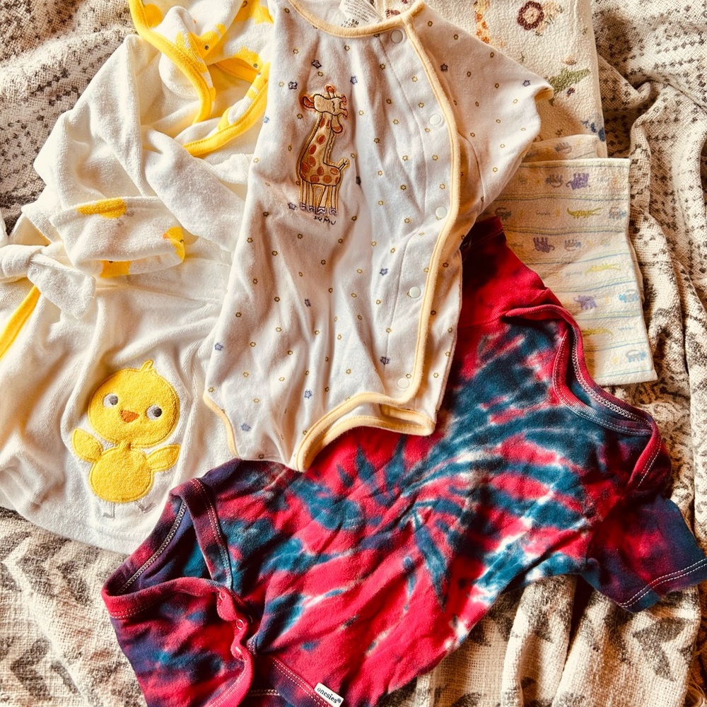 Baby Onesies Set with Giraffe and Duck Designs